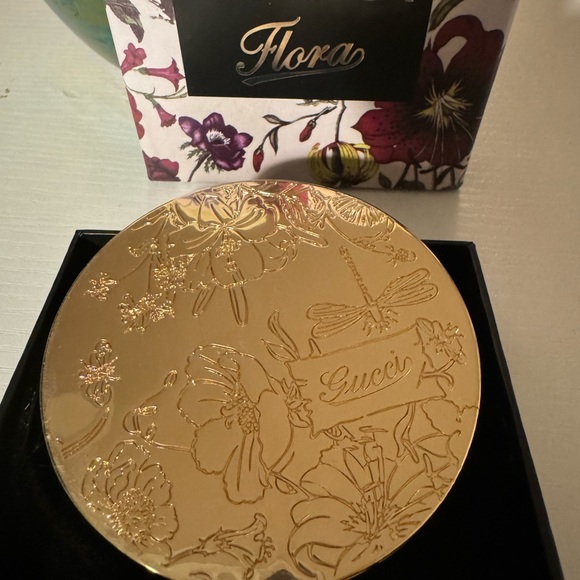Gucci Compact Double sided mirror w/Gucci monogram embossed. NIB - Picture 6 of 11